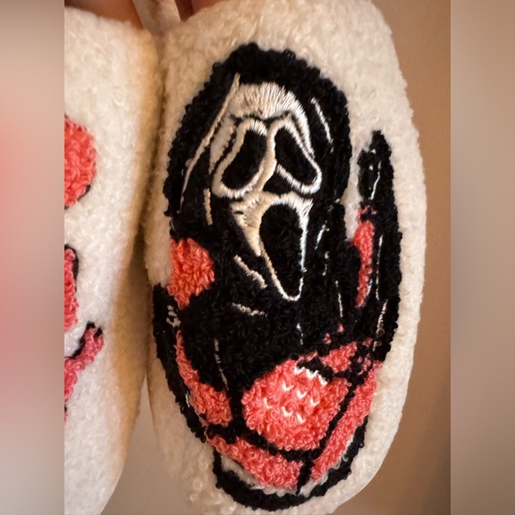 Cozy “Scream” Ghostface Slippers - Perfect for Horror Fans! - Picture 7 of 11